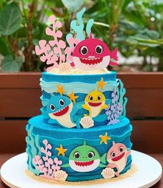Fiesta de Baby Shark para niño pastel